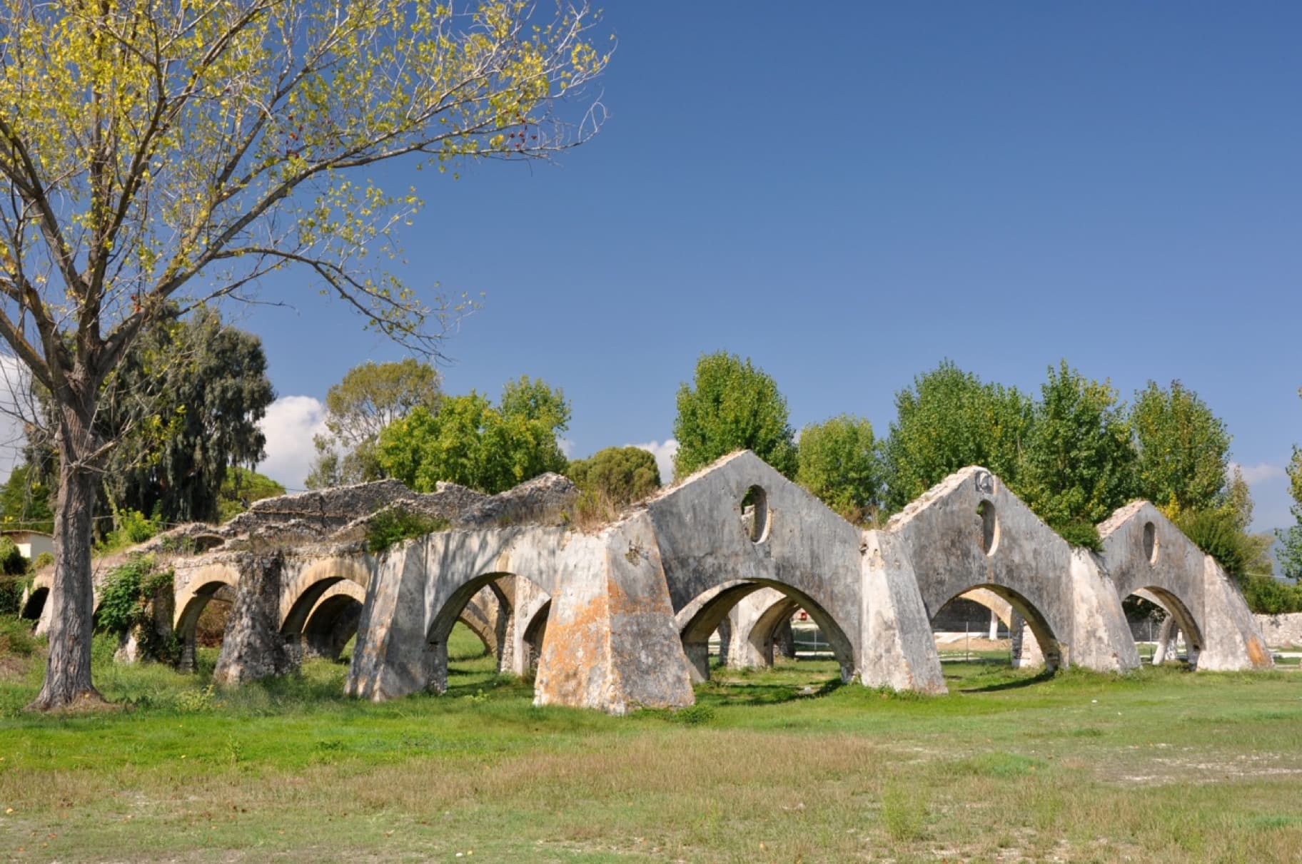 bbq-gouvia-venetian-shipyard-ruins
