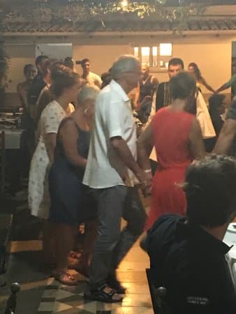 dancing all together trypas 2