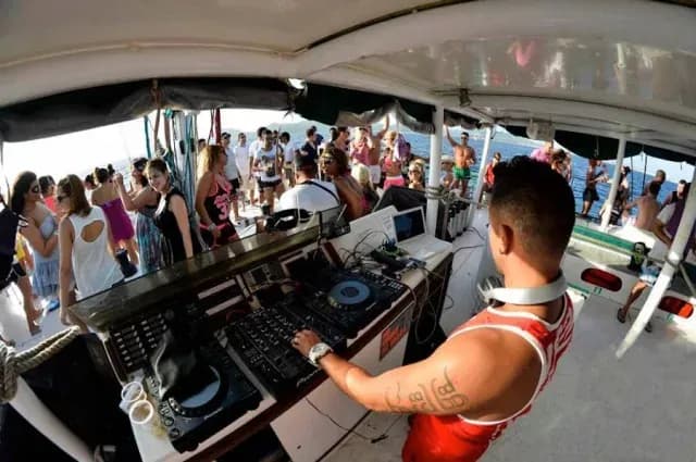 dj playing