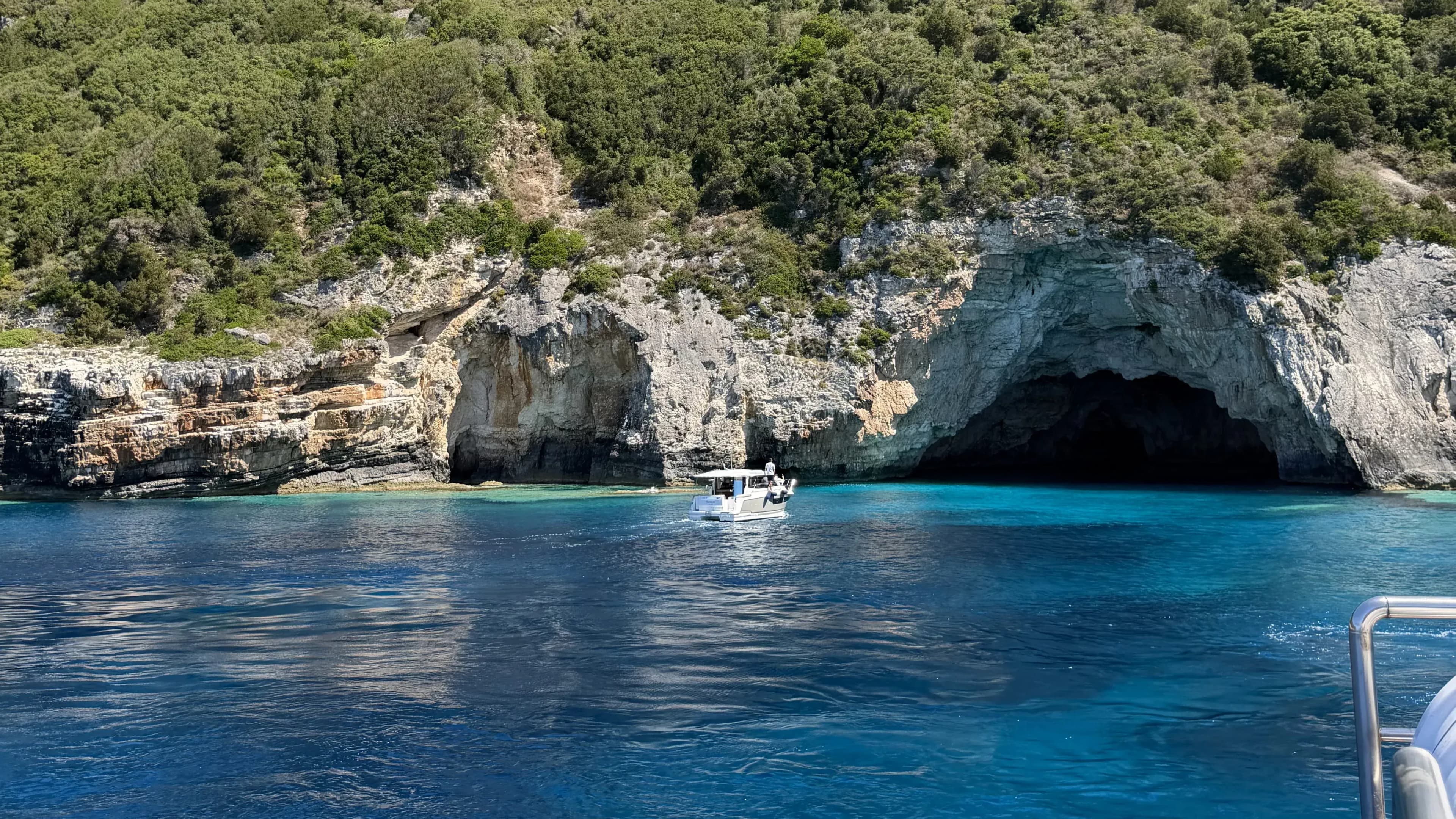 paxos-blue-cave-entrance-motorboat